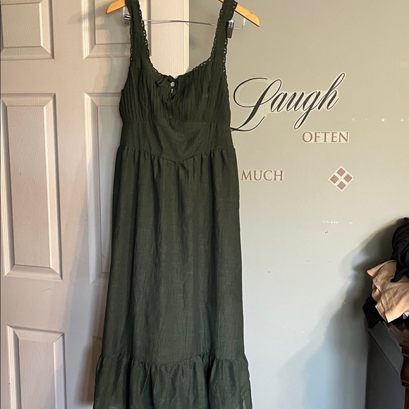 Dresses & Skirts - Green Sleeveless Maxi Dress
